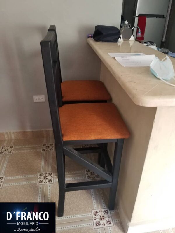 20201006_222841 Banqueta de madera y asiento tapizado