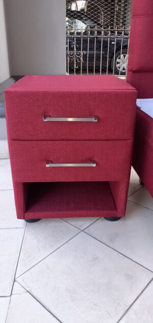Mesa de noche tapizada