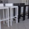Banqueta de madera con respaldo bajo