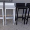 Banqueta de madera con respaldo bajo