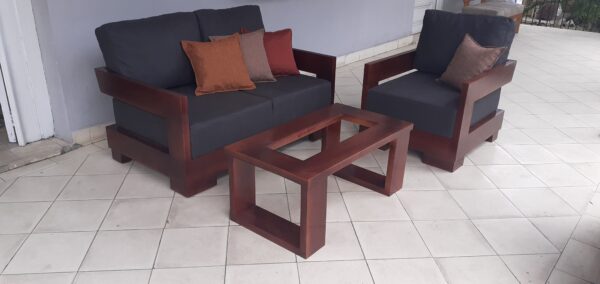 Conjunto sofá y butaca Masi