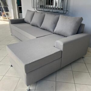Sofá gris claro de tres plazas y chaise longue integrado #53