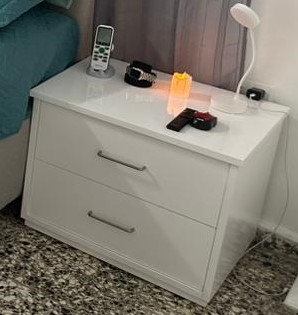 Mesa de noche de Dos Gavetas