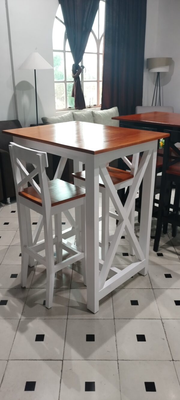 Juego de desayunador y dos banquetas