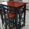 Juego de desayunador y cuatro banquetas
