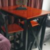 Juego de desayunador y dos banquetas